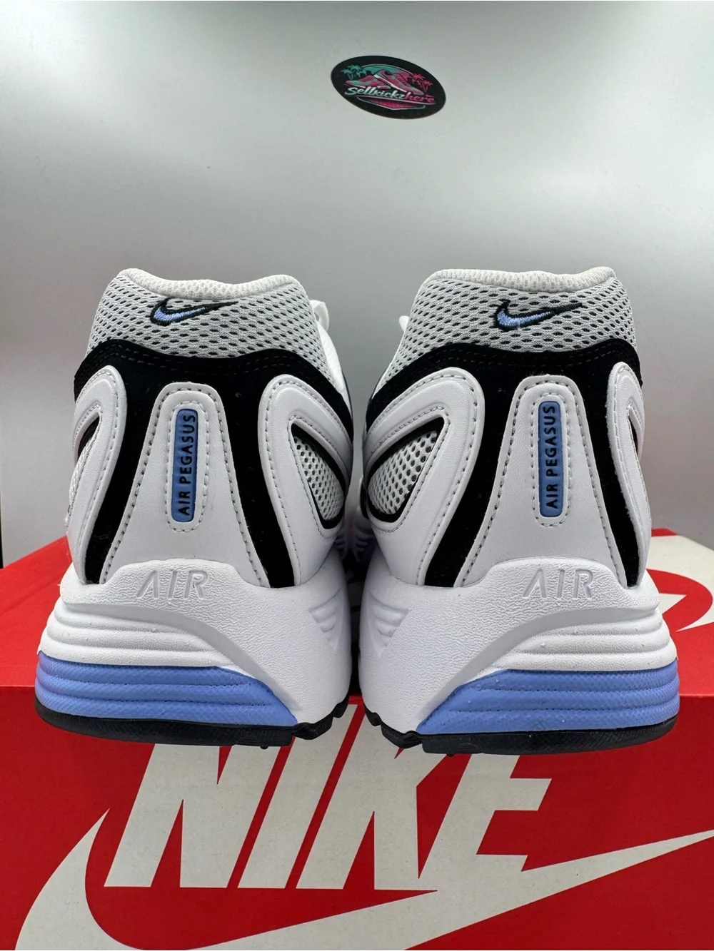 Nike Air Pegasus 2005 White Black Royal Pulse BRAND NEW Size 13 - Picture 4 of 8